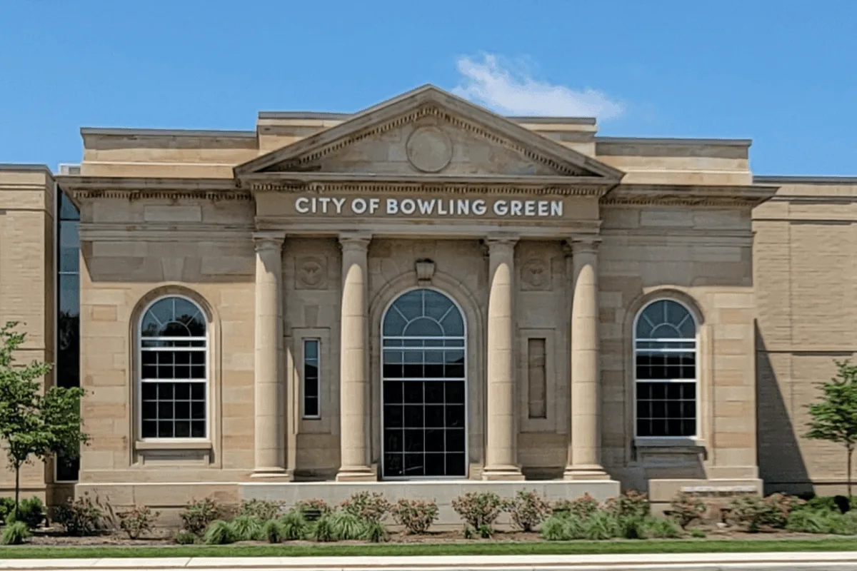 a building that has a sign that says, "City of Bowling Green" in Bowling Green, Ohio.